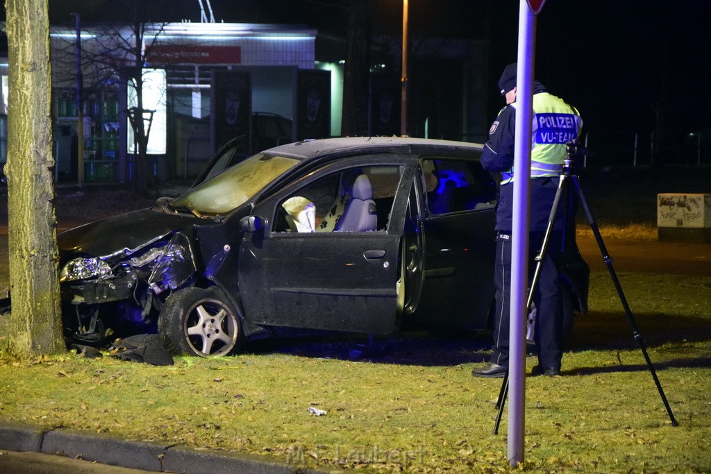 VU PKW Baum Koeln Deutz Deutz Kalkerstr P69.JPG - Miklos Laubert